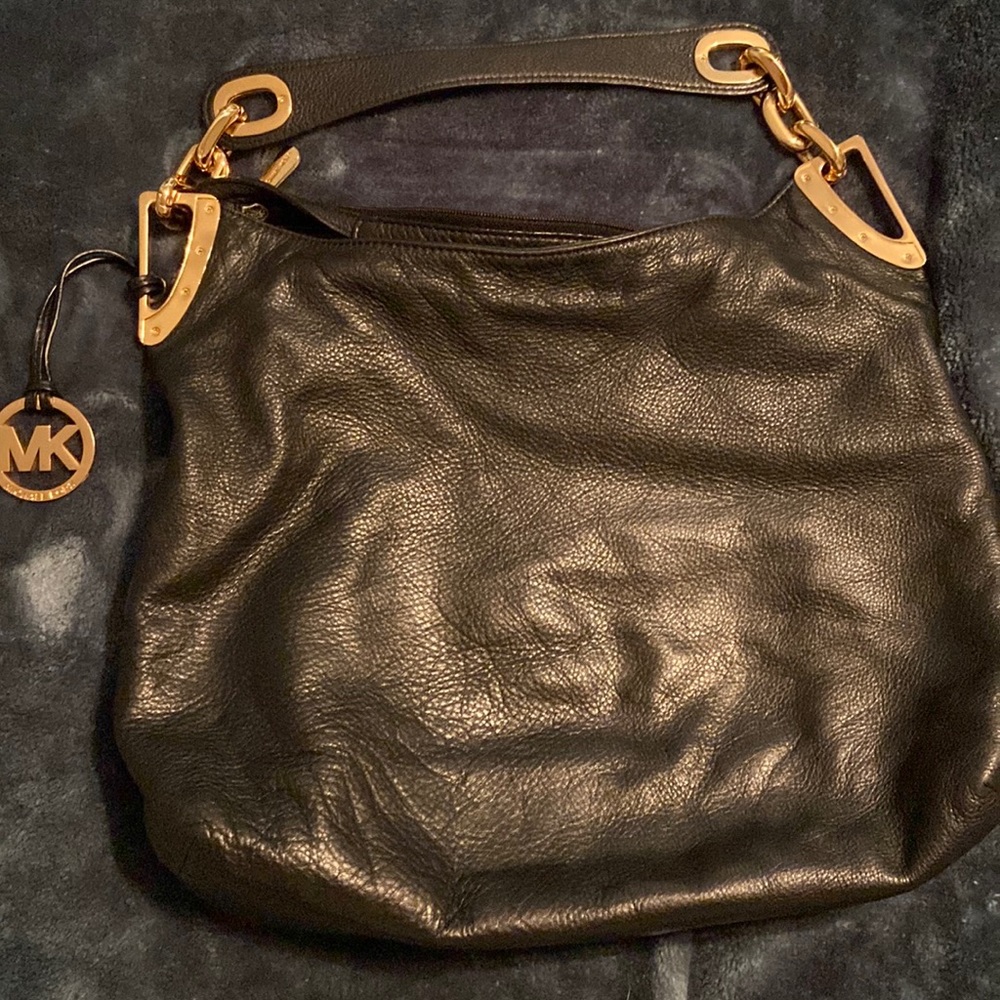 Black leather Michael kors bag. Barely used. Great condition.